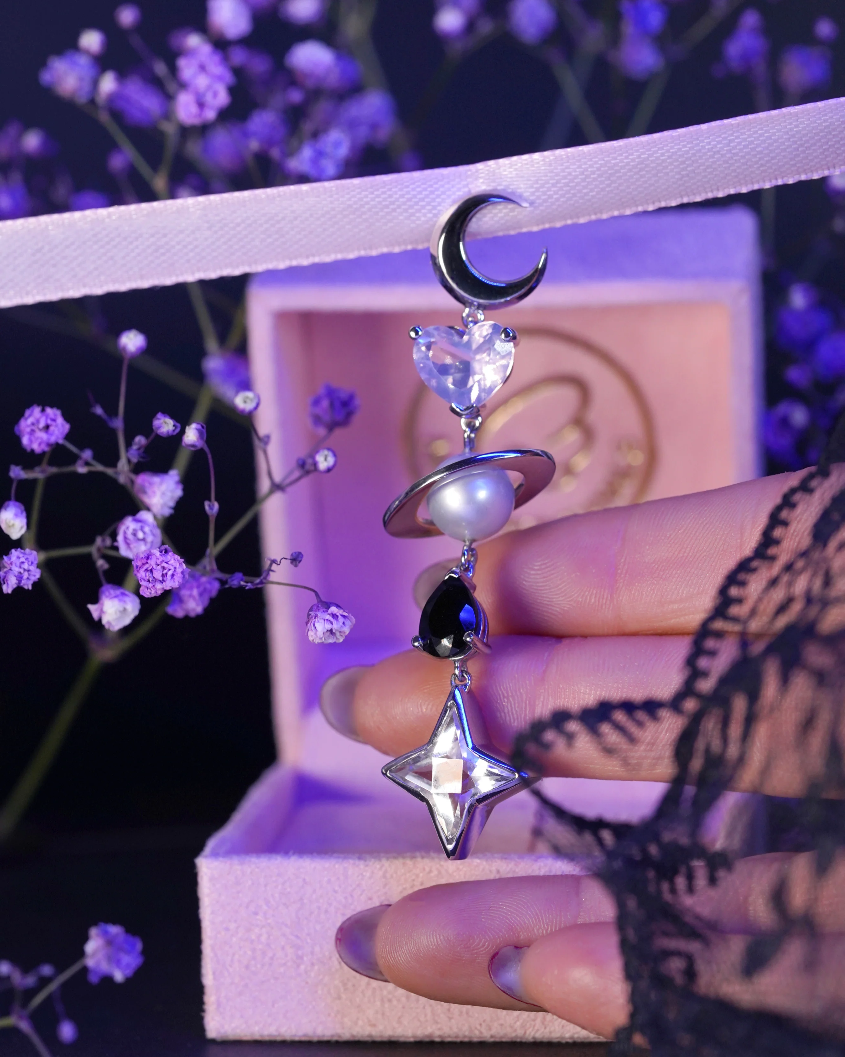 "Incantatio Cosmica" irregular earring - Image 5